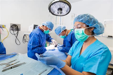 what does a surgical tech make